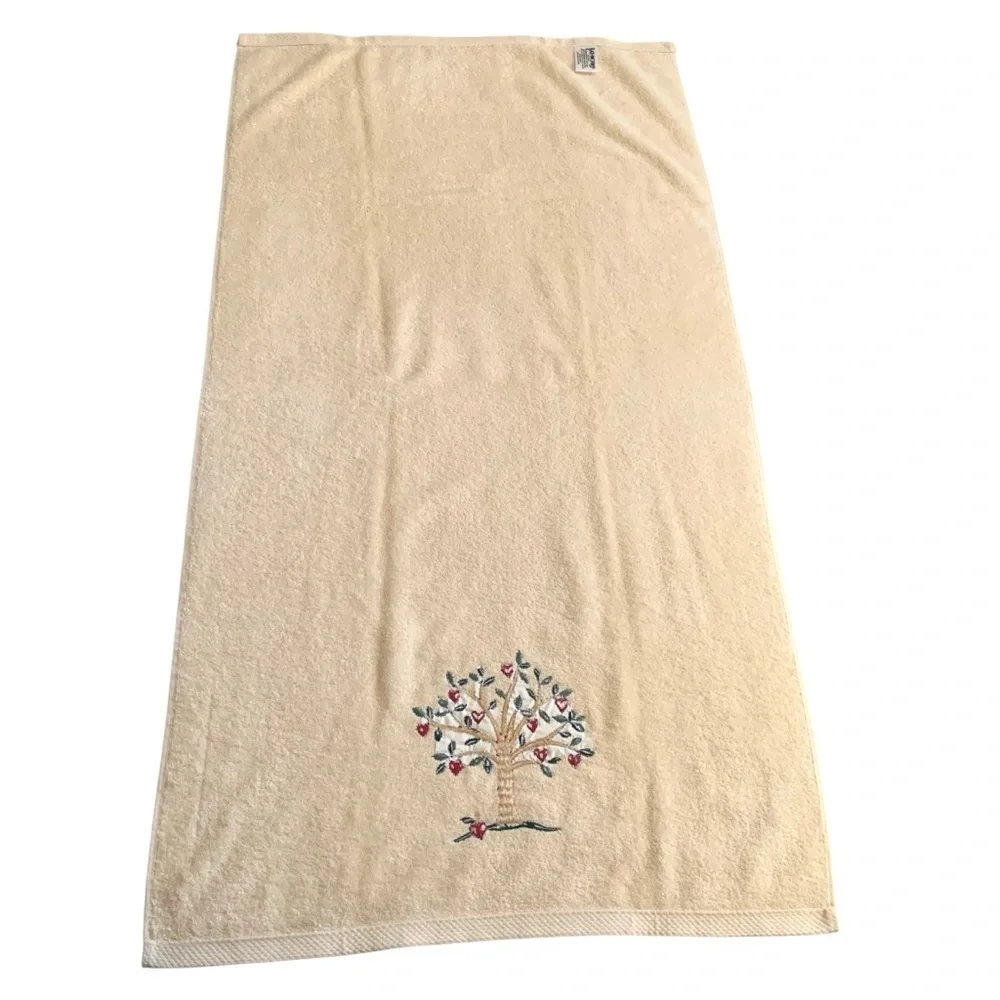 Vintage Bathworks Embroidered Heart Tree Bath Towels – Set of 2 (25x48”)